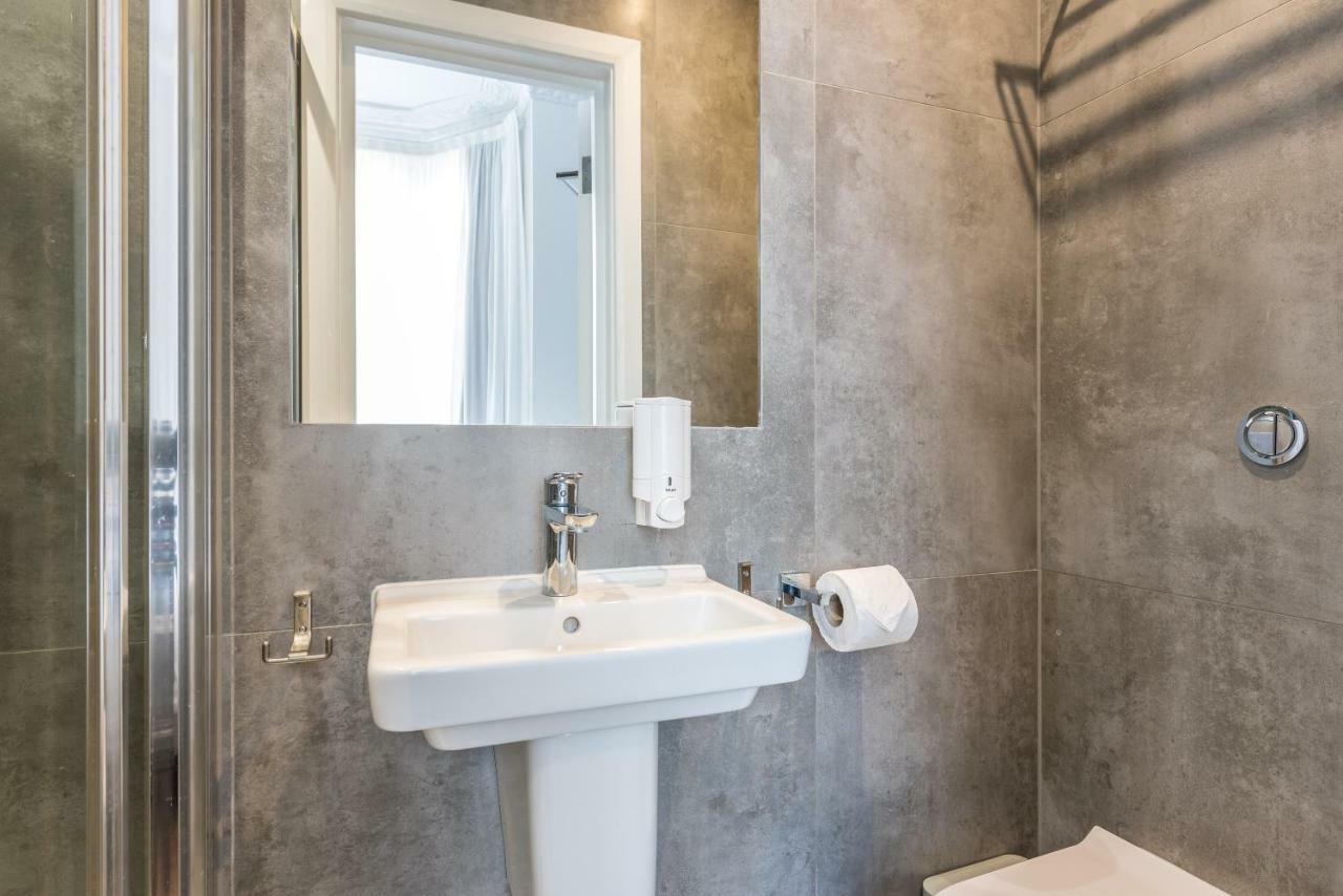 Queens Drive At Finsbury Park Hotel 3*