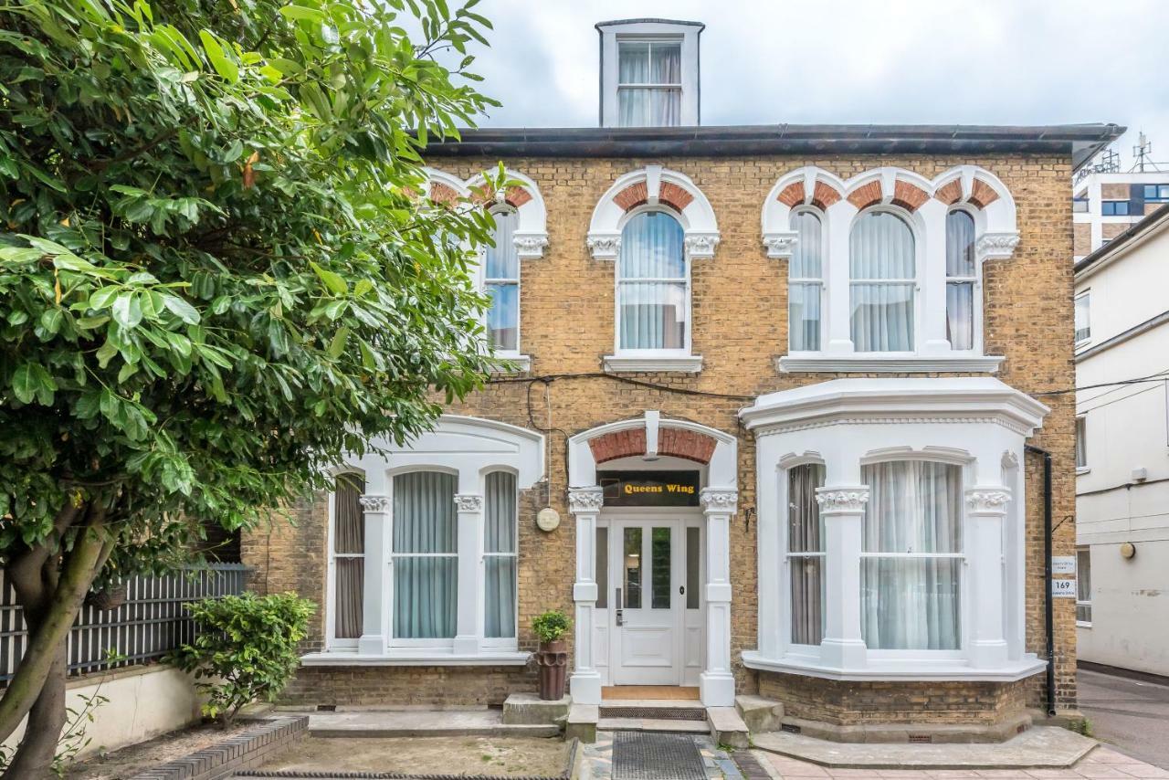Queens Drive At Finsbury Park 3* London