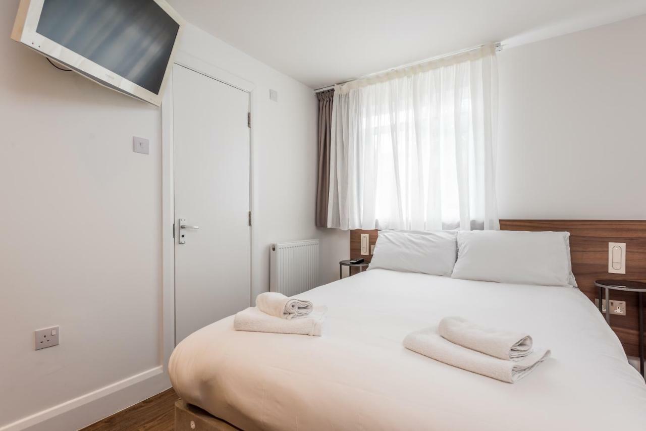 Hotel Queens Drive At Finsbury Park London