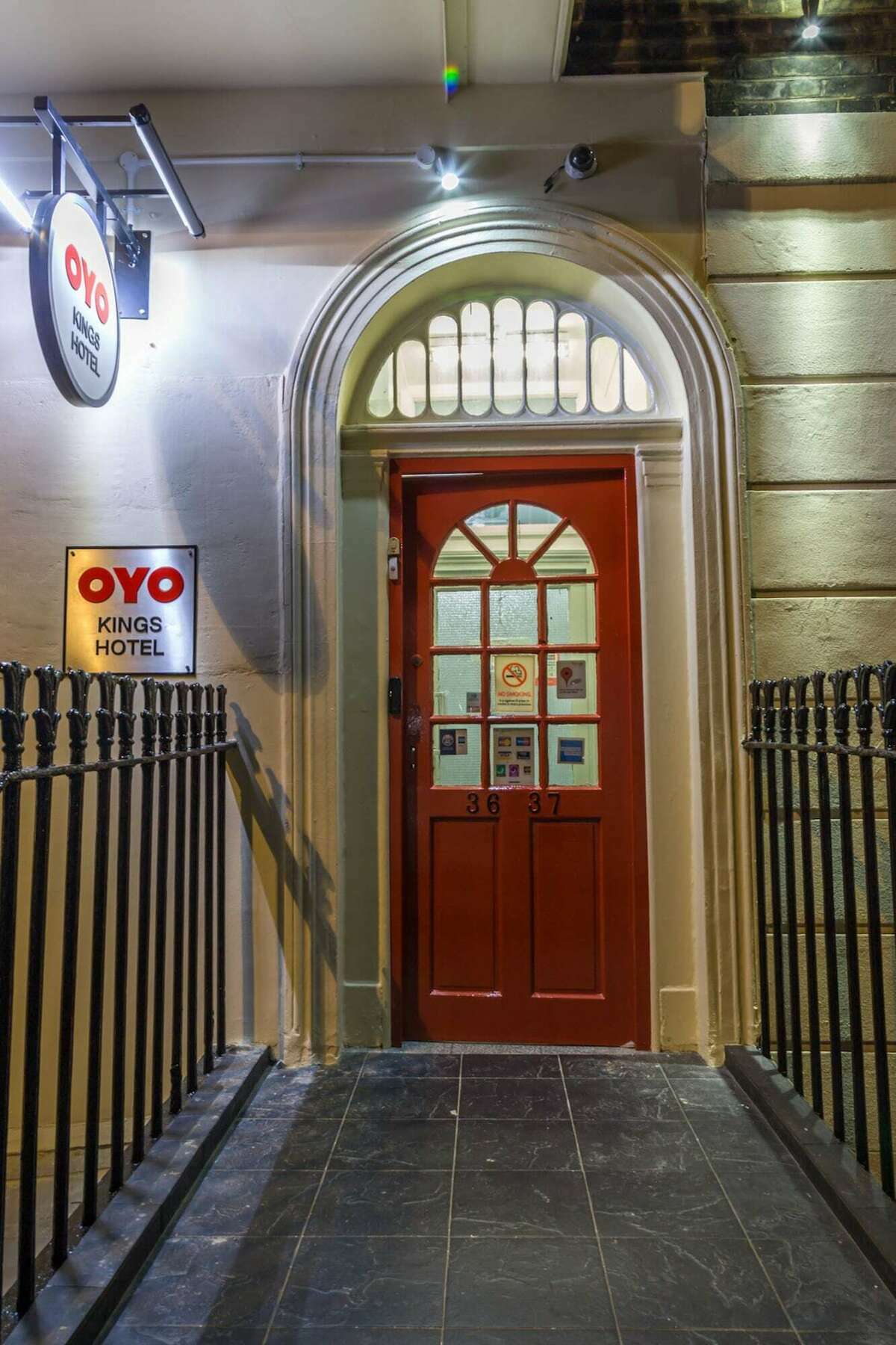 Hotel Oyo Kings Hotel 3*