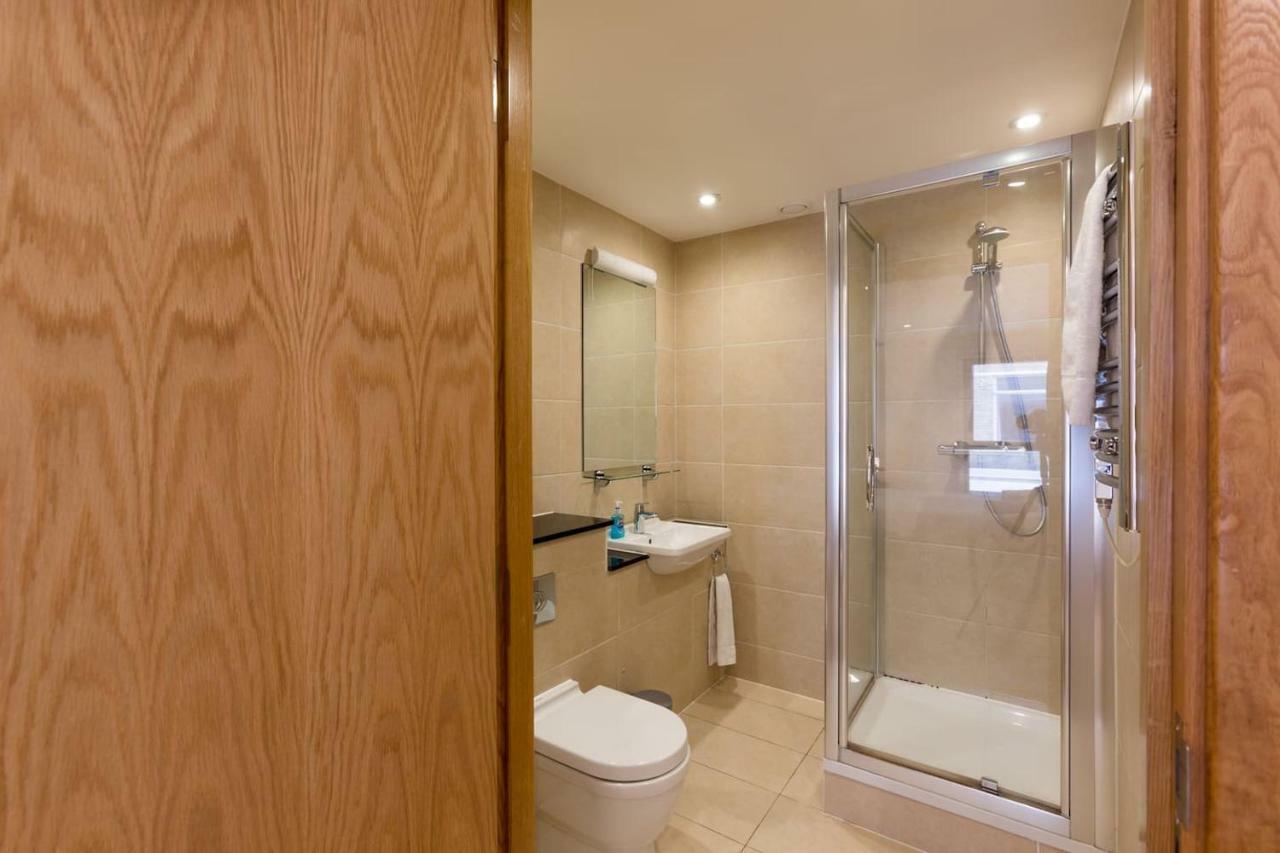 Modern 2 Bed 2 Bath Hyde Park Leilighet *