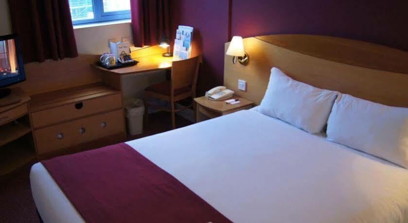 Waterloo Hub And Hotel
