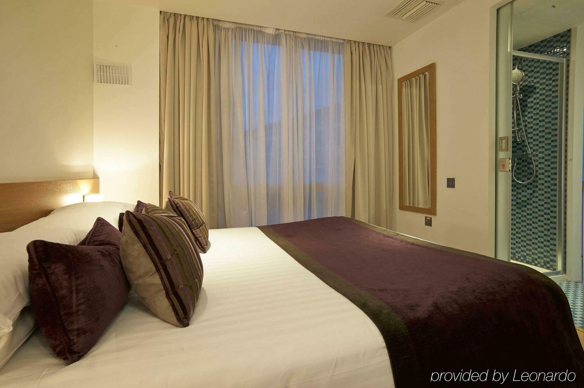 By Marriott Kensington Hotel London