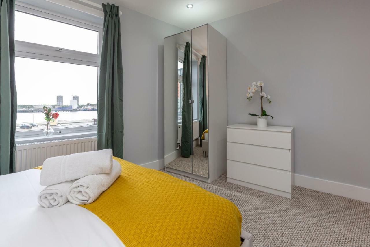 Deluxe Riverview Lägenhet London