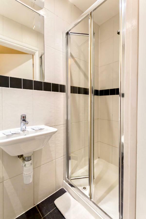 Oyo Tamtam Acton Hotel 3*