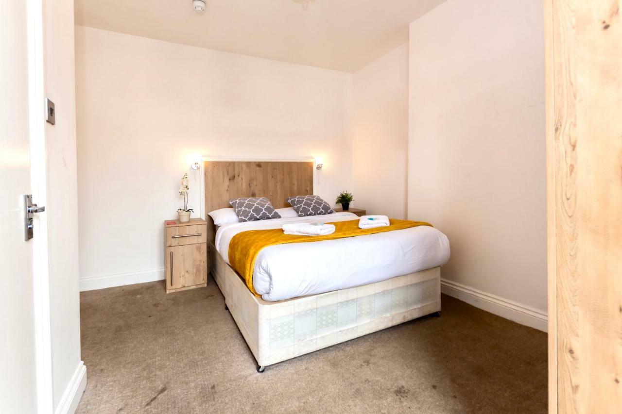 Oyo Tamtam Acton Hotel 3*