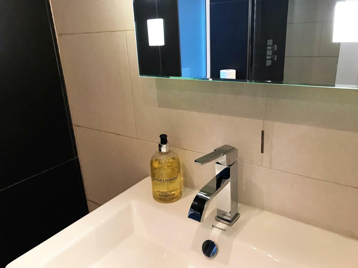Battersea Apt At Louvaine Road Apartment