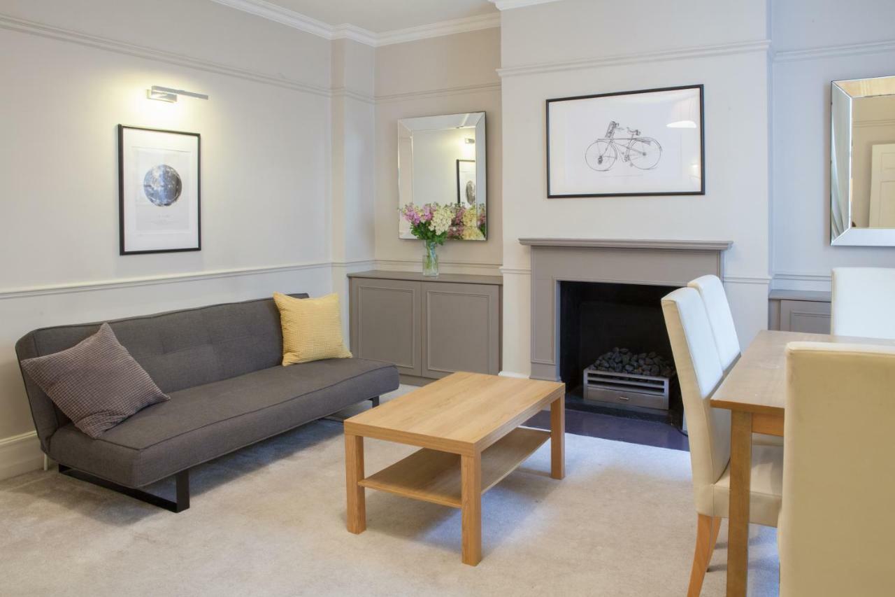 Victoria Station Apartment London
