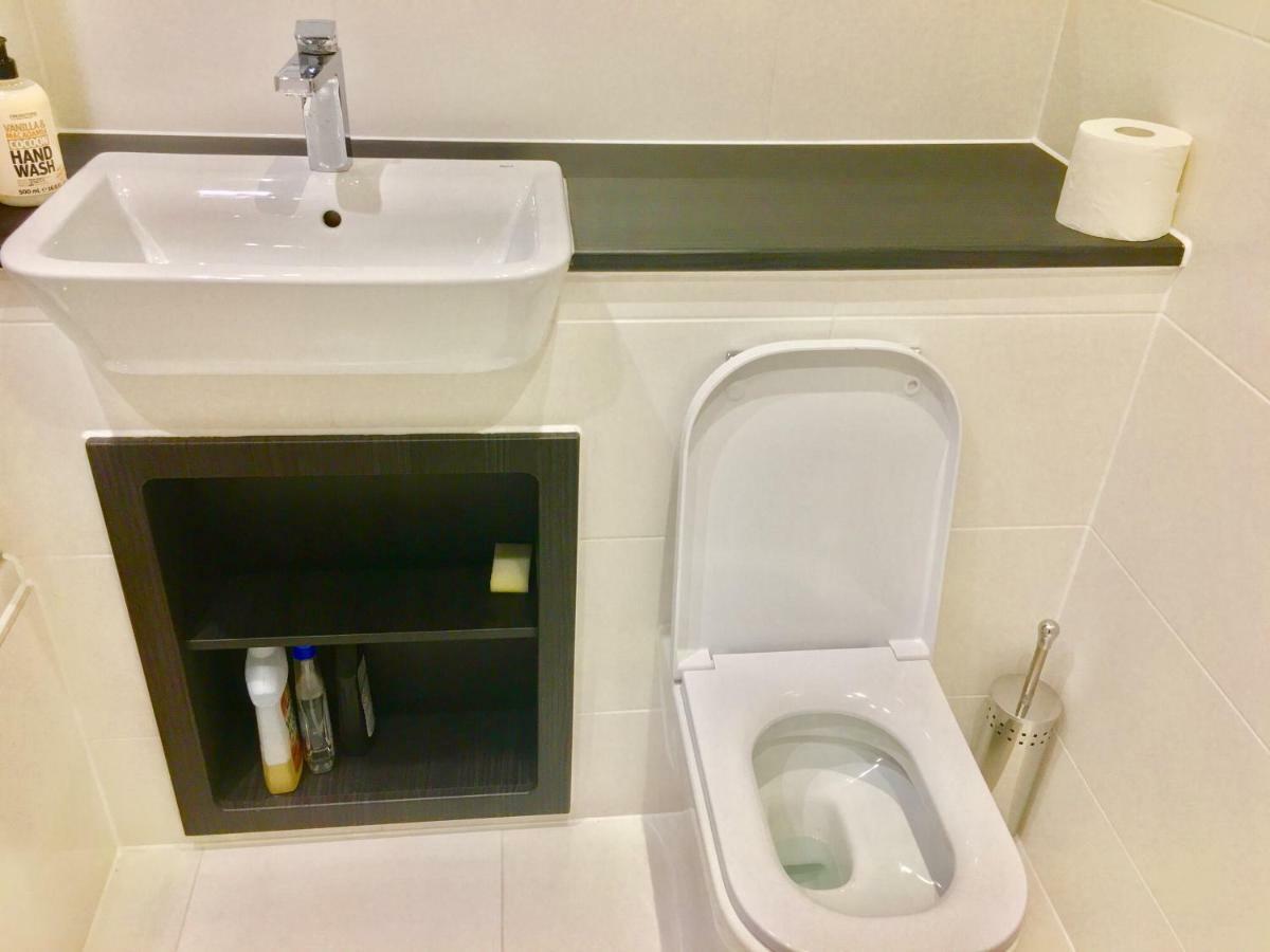 2-bedrooms Apartment, Lounge, Balcony Londen