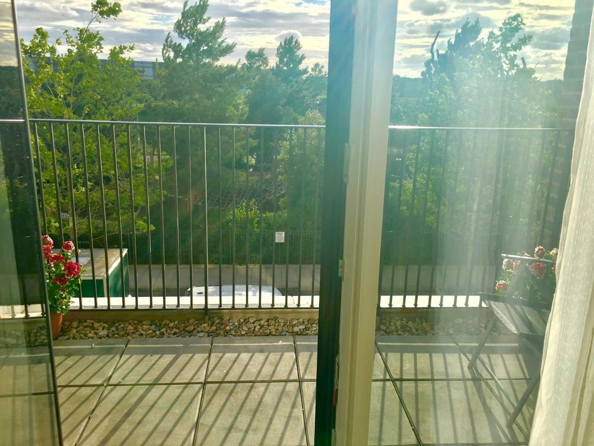 2-bedrooms Apartment, Lounge, Balcony Londen