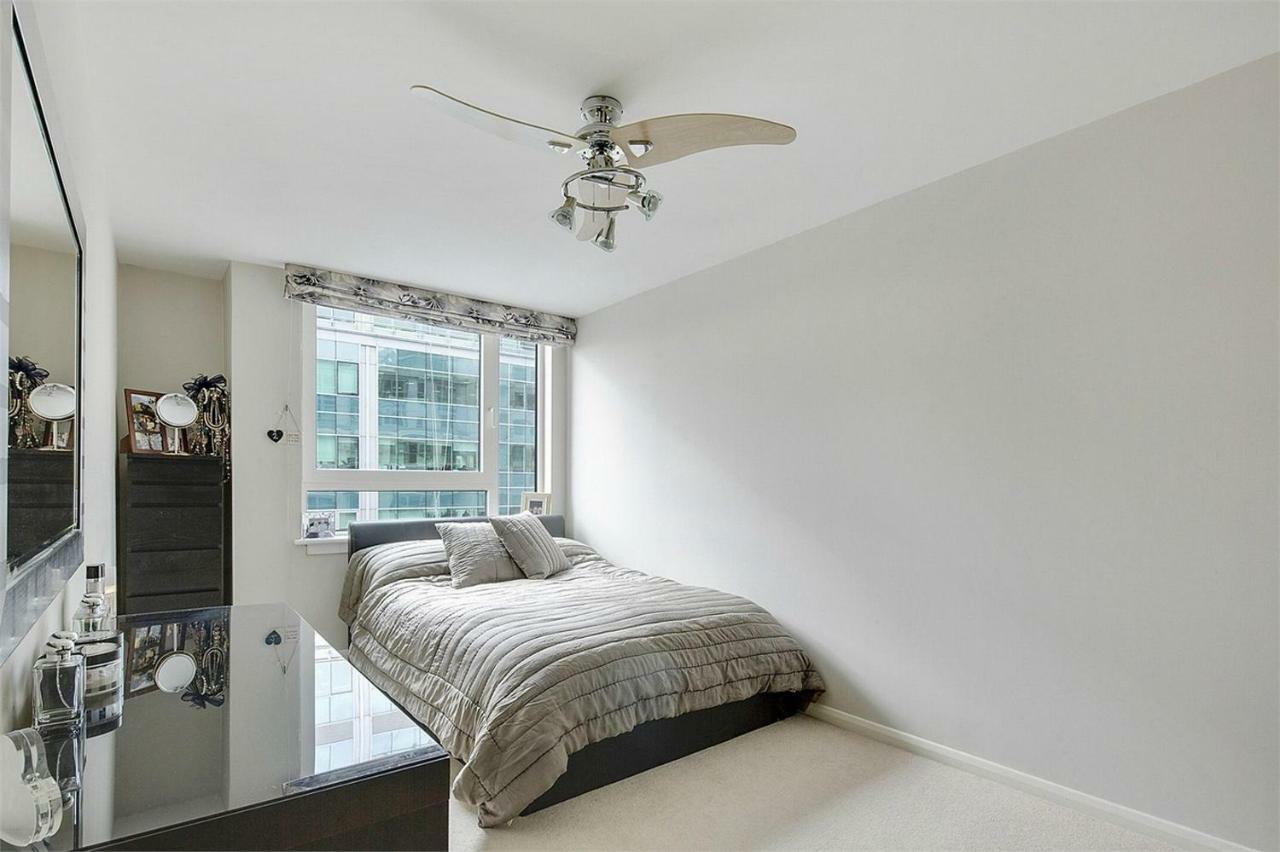 Zone 1 Riverside -st George Wharf Apartment *