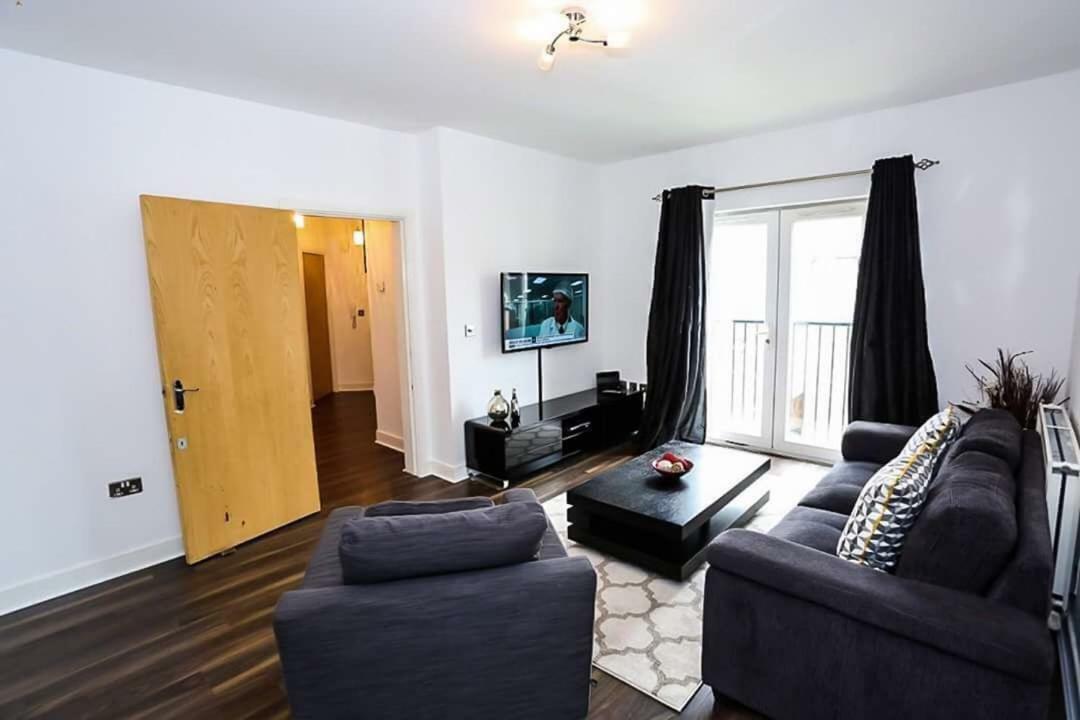 Modern 2 Bedroom Apartment *