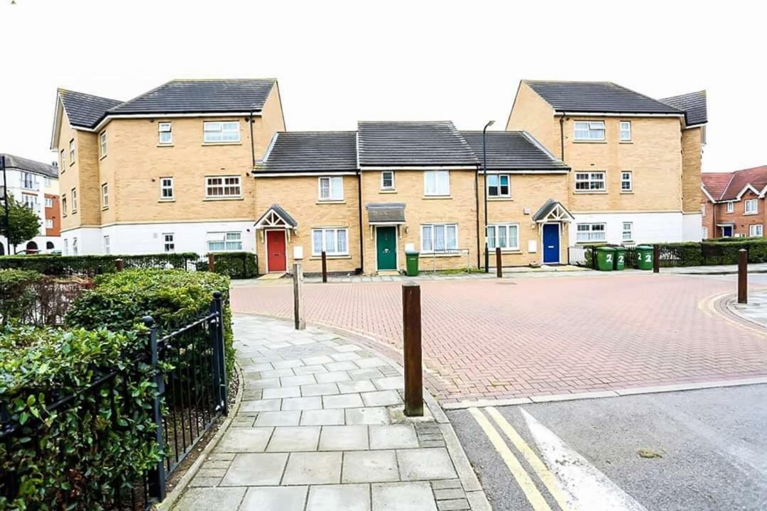Modern 2 Bedroom * London