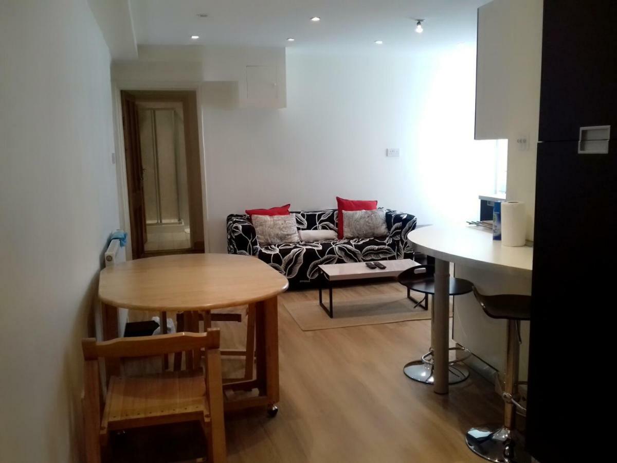 Lovely 1 Bed In Earls Court Lägenhet