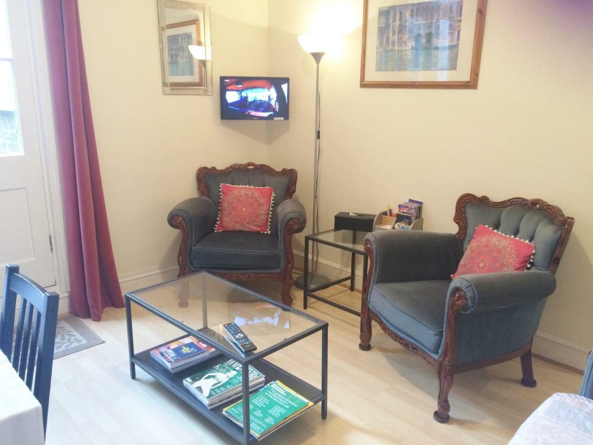 Apartment Spacious West 2 Bedroom *