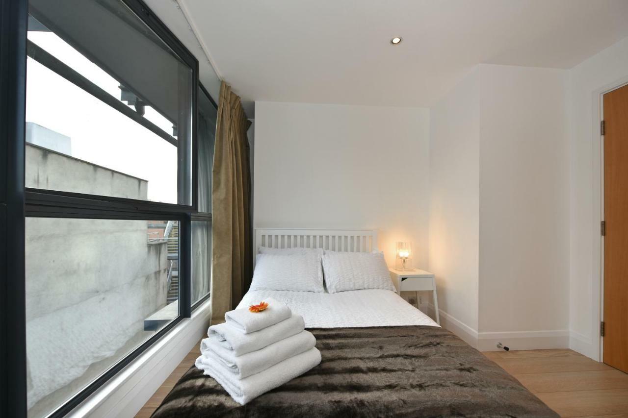 Modern & Peaceful Flat 2 Mins To Tube London