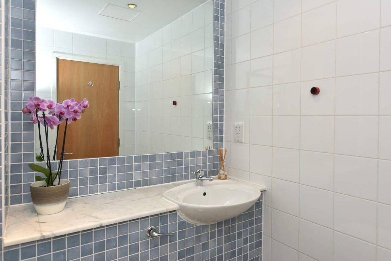 Modern & Peaceful Flat 2 Mins To Tube Londres