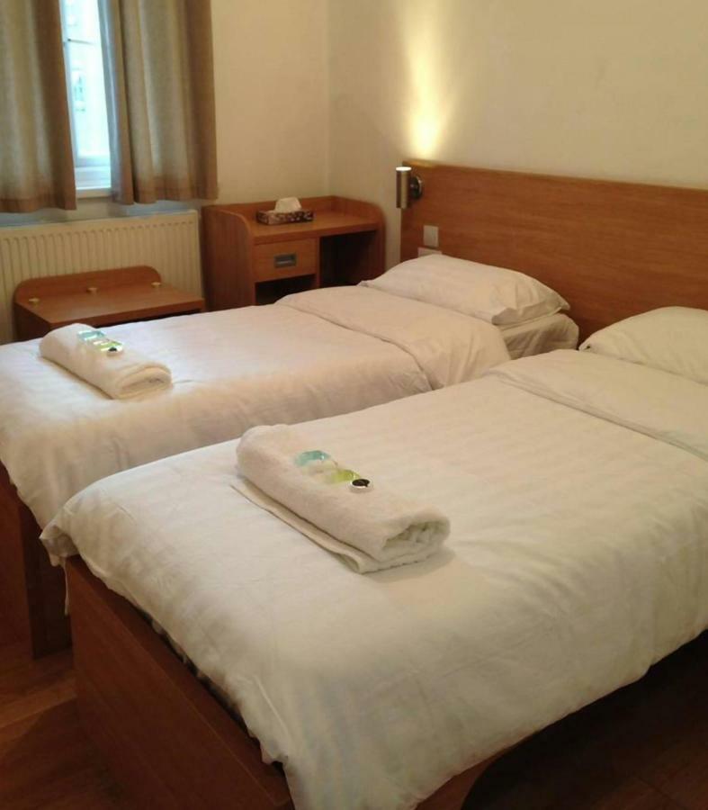 Crlondon Guest house London