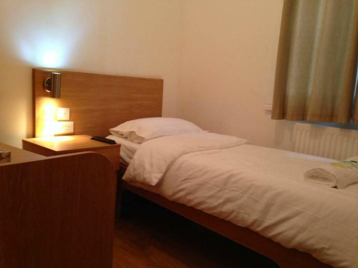 Crlondon Guest house