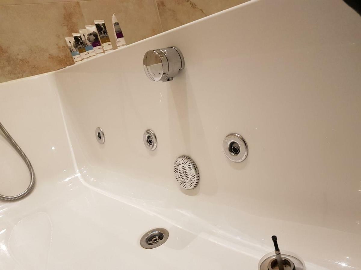 Apartment Heart Of Knightsbridge - Stunning Air Conditioned - 1 Minute Walk From Harrods London