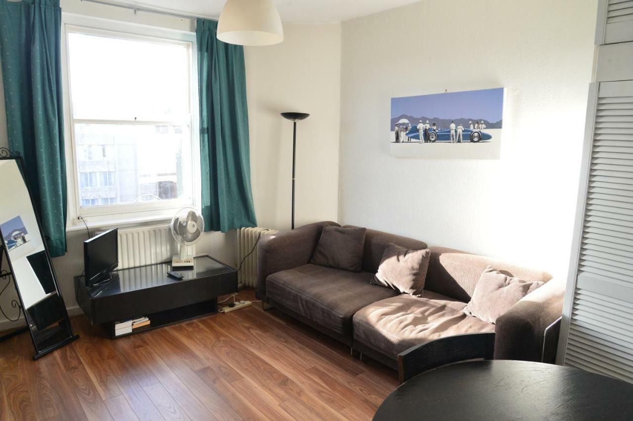 Near Hyde Park Sleeps 4 London
