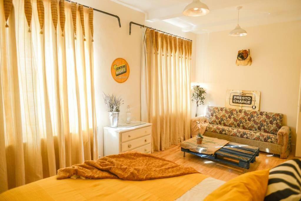 London's East End 2 Bedroom Londra
