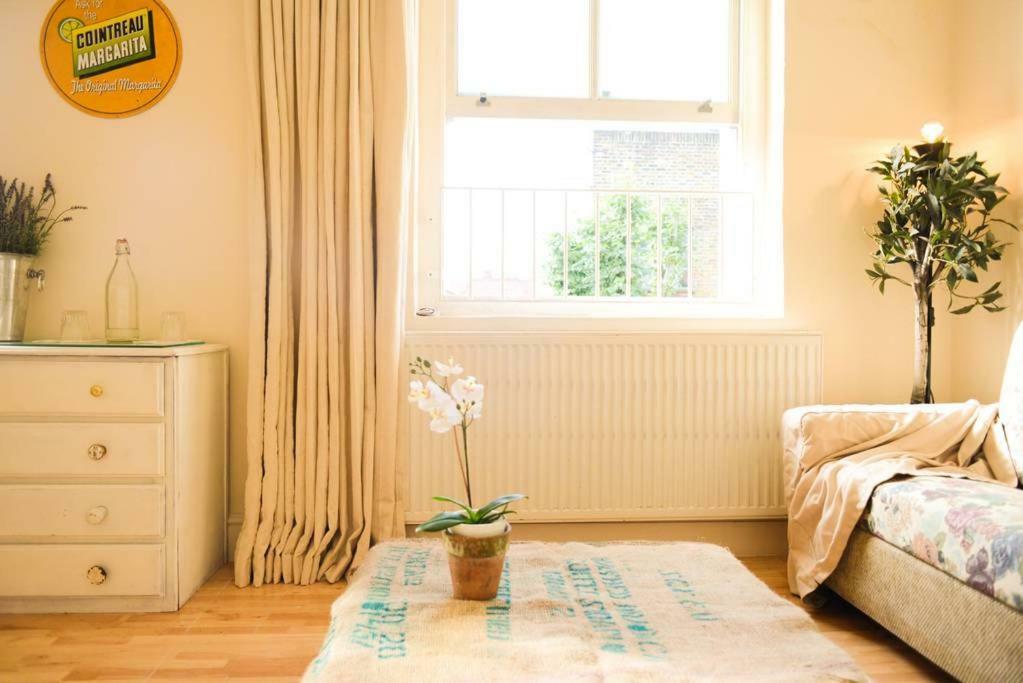 London's East End 2 Bedroom Appartamento *