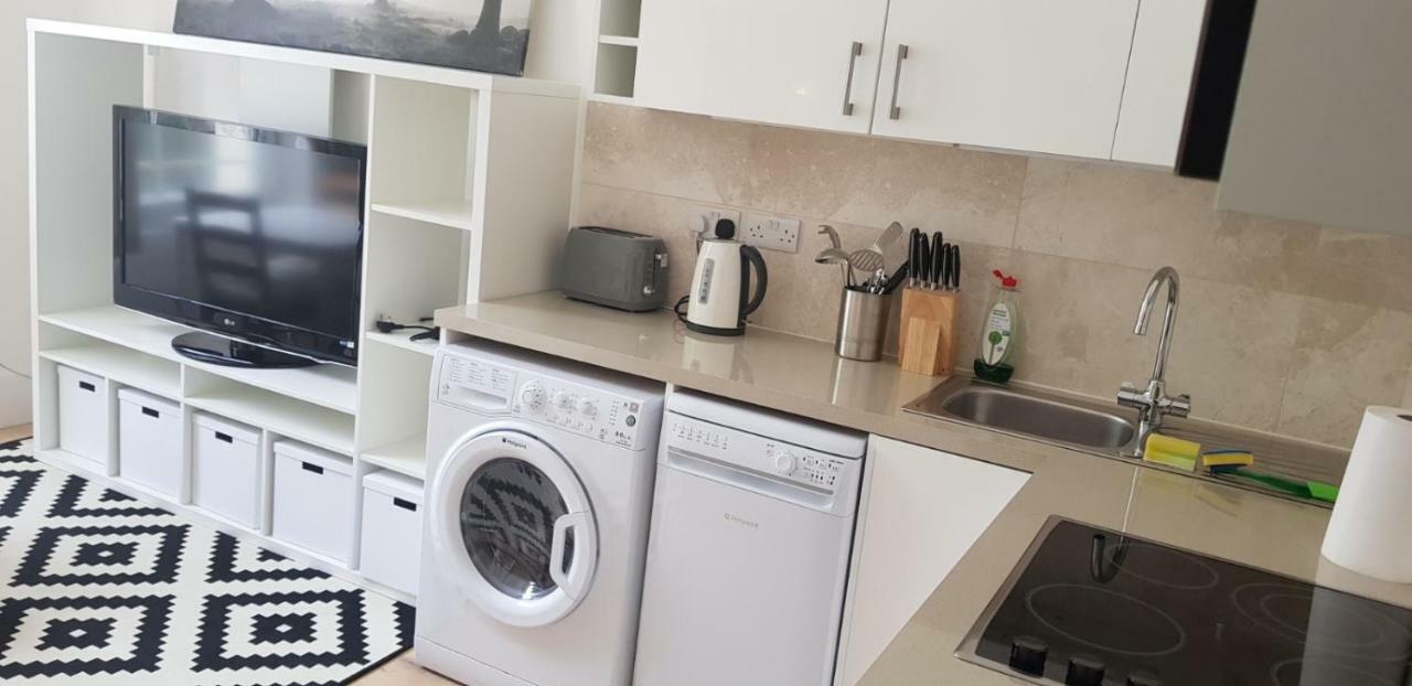 Luxury One Bed Next To Hyde Park Appartamento *