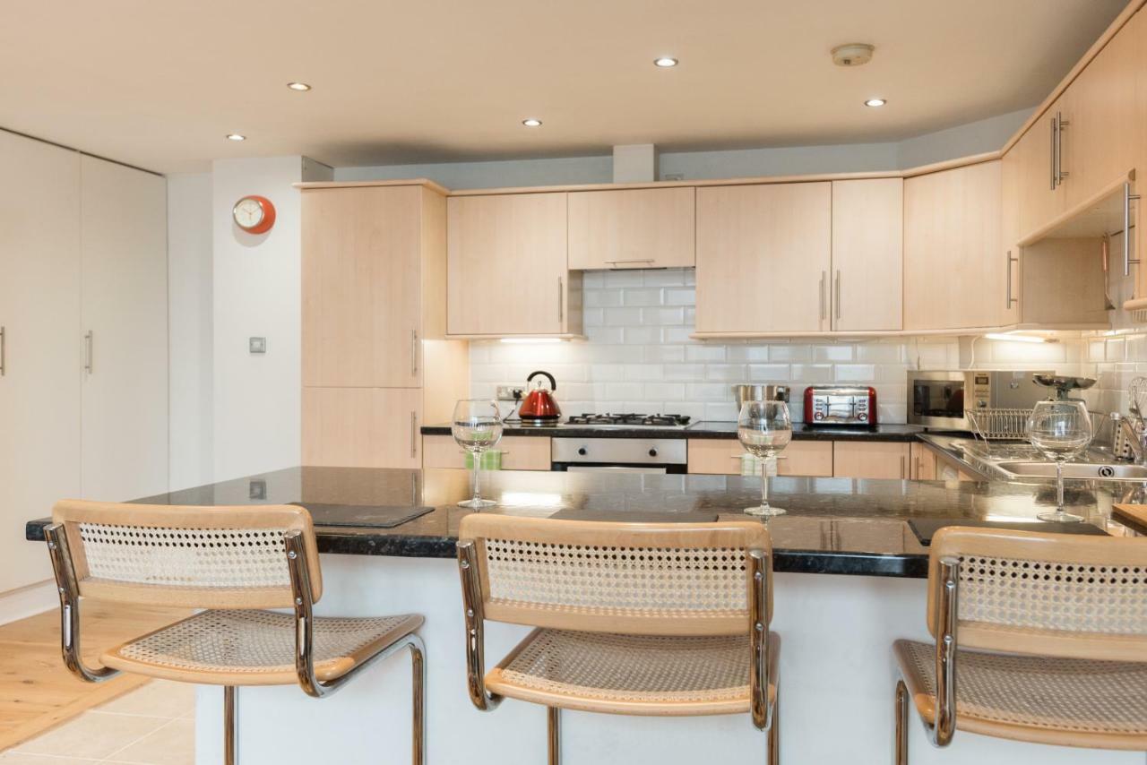 With Parking Near Waterloo & St Thomas & Big Ben & Parliament London