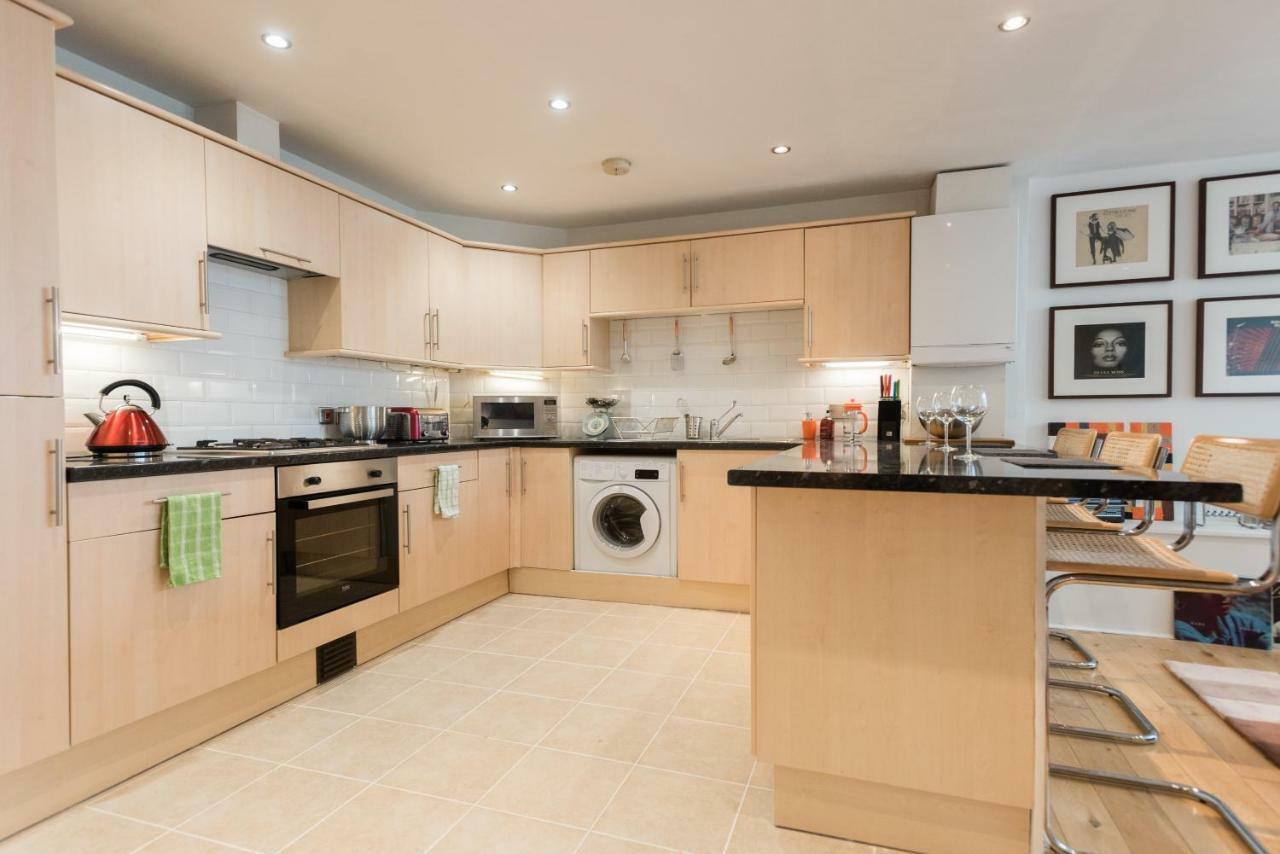 With Parking Near Waterloo & St Thomas & Big Ben & Parliament London