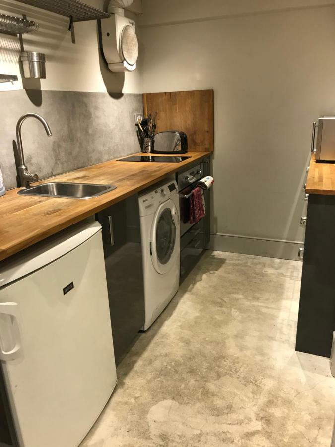 Hoxton Subterranean Apartment *