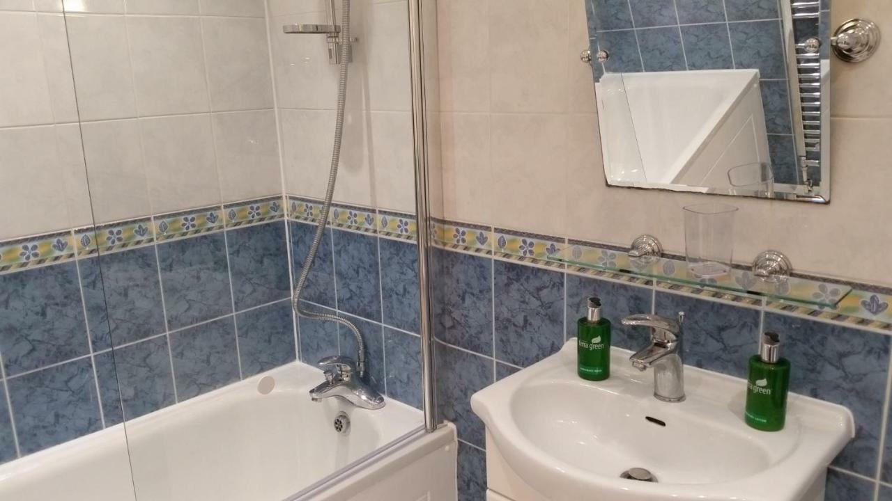 Apartment With Parking Near Waterloo & St Thomas & Big Ben & Parliament