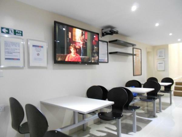 Accommodation London Hostel *