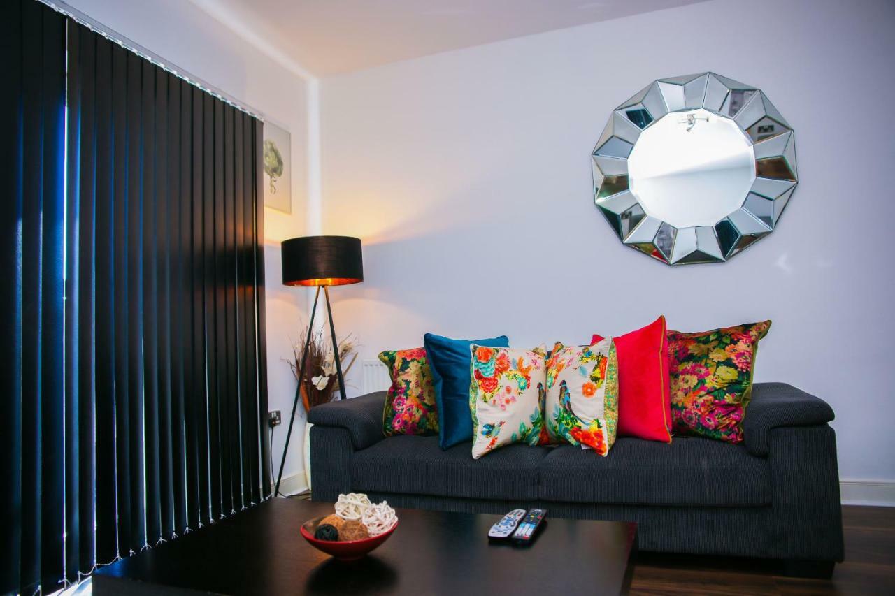 Modern 2 Bedroom Apartment *