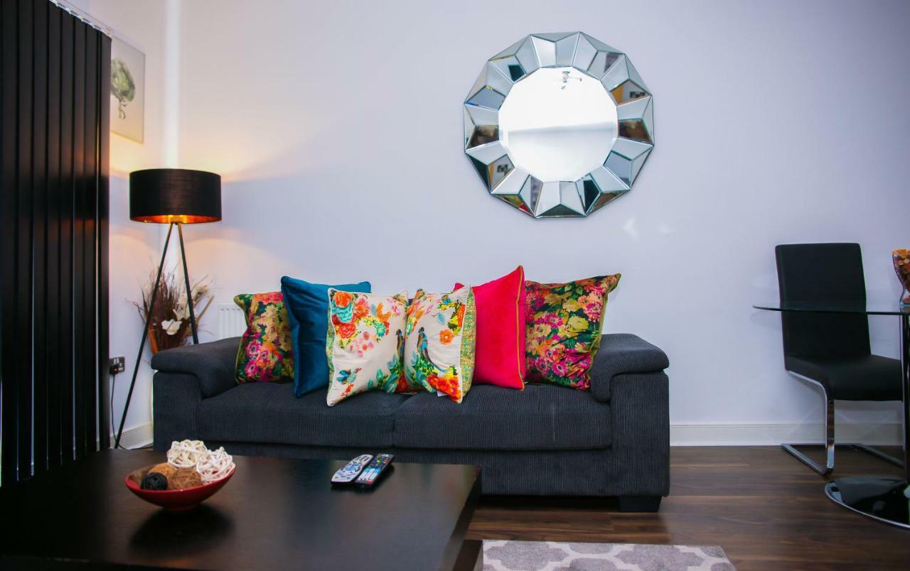 Modern 2 Bedroom Apartment *