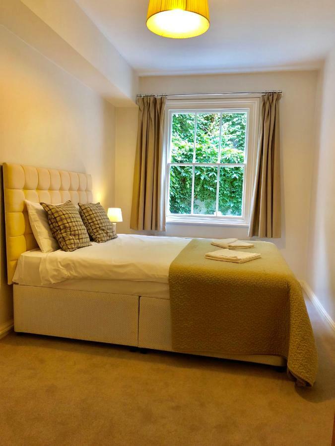 Victoria Station Apartment