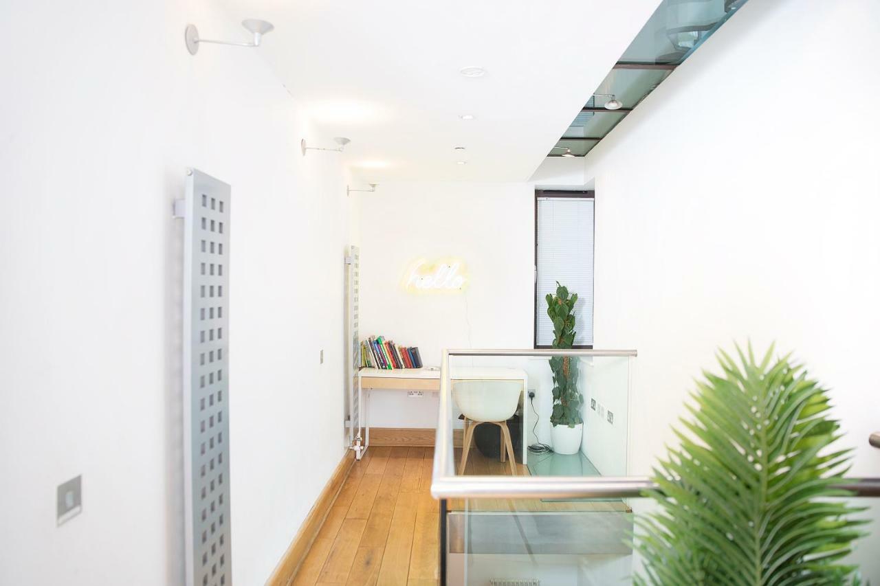 The Holborn Lights - Modern 3Bdr Home With Rooftop Terrace & Garage Holiday home London