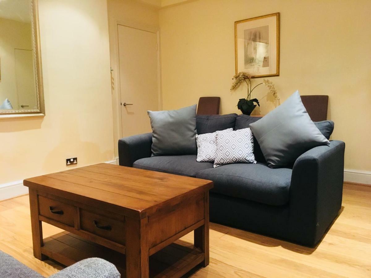 Large 2 Bedroom 2 Bathroom In Westminster Apartment