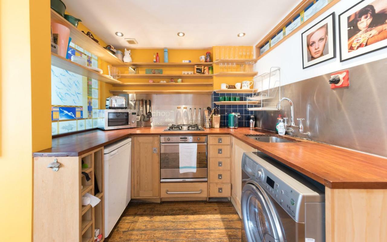 Artistic And Soulful Carnaby Street Movie Pad Leilighet London
