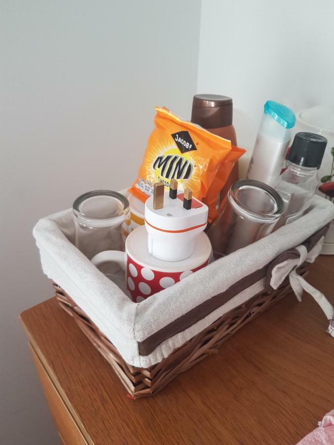 Modern Lovely Bedroom Close To Stations In East London, Zone 2 London