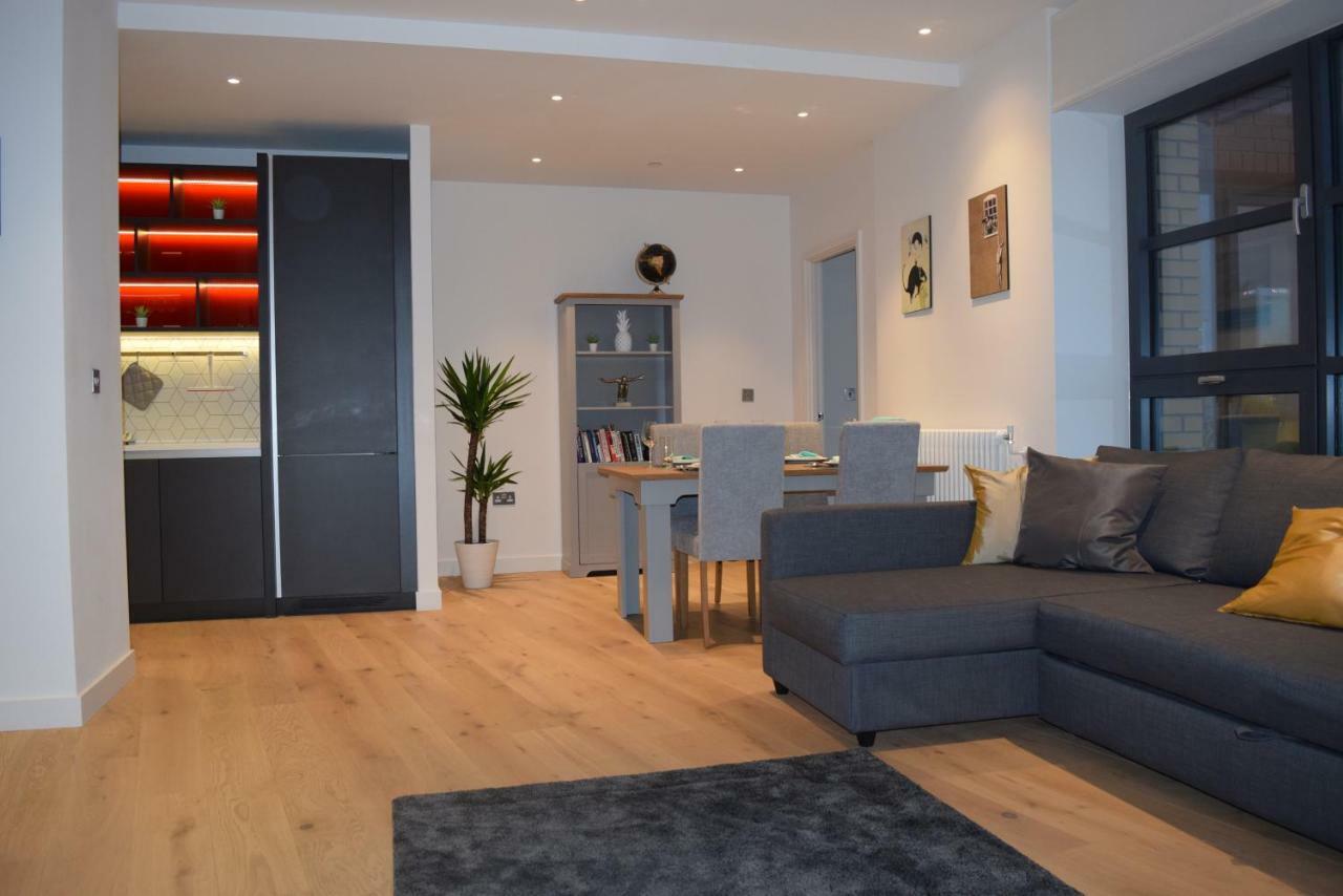 Island 3 Bedroom Luxury Apartments, Canary Wharf *