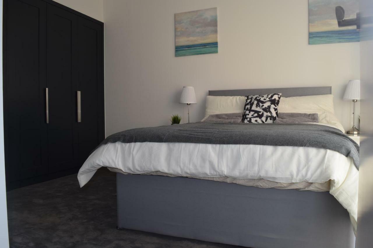 Island 3 Bedroom Luxury Apartments, Canary Wharf * London