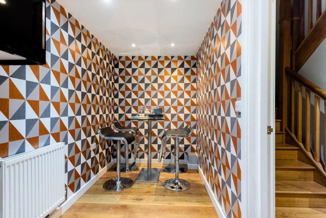 The Norfolk Maisonette - Lovely 4bdr Mews Apartment London