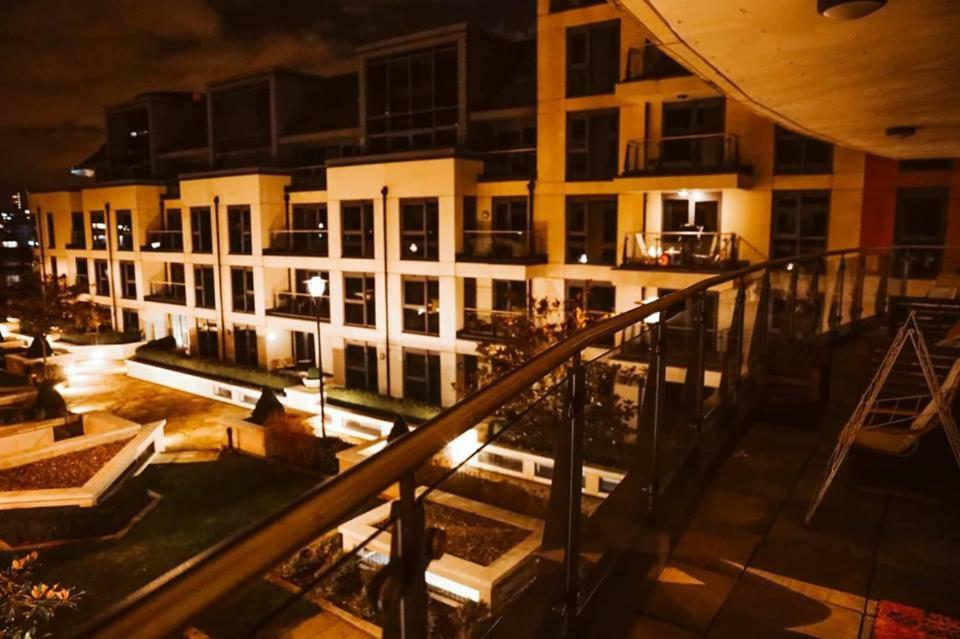 Mahogany House, Imperial Wharf Appartement *
