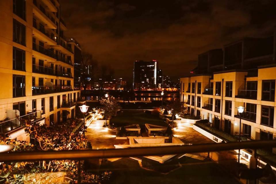 Mahogany House, Imperial Wharf * Londen