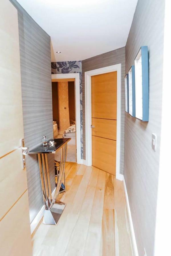 Mahogany House, Imperial Wharf * Londen