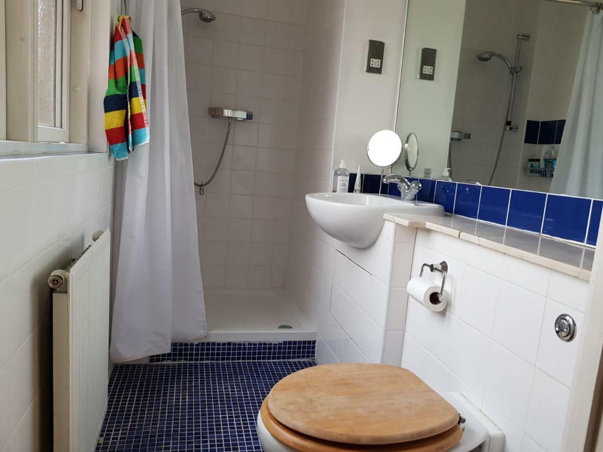Vauxhall Walk Guest house *