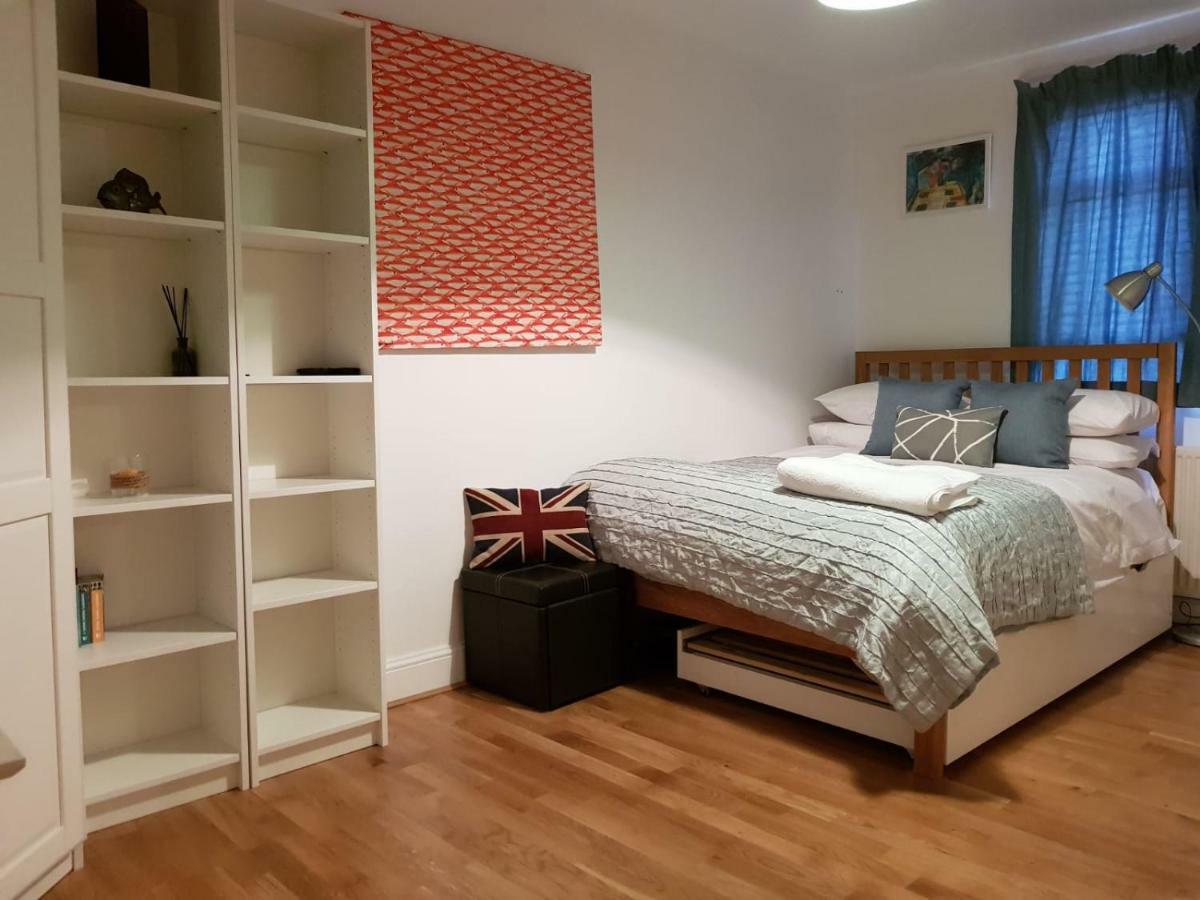 Vauxhall Walk Guest house *