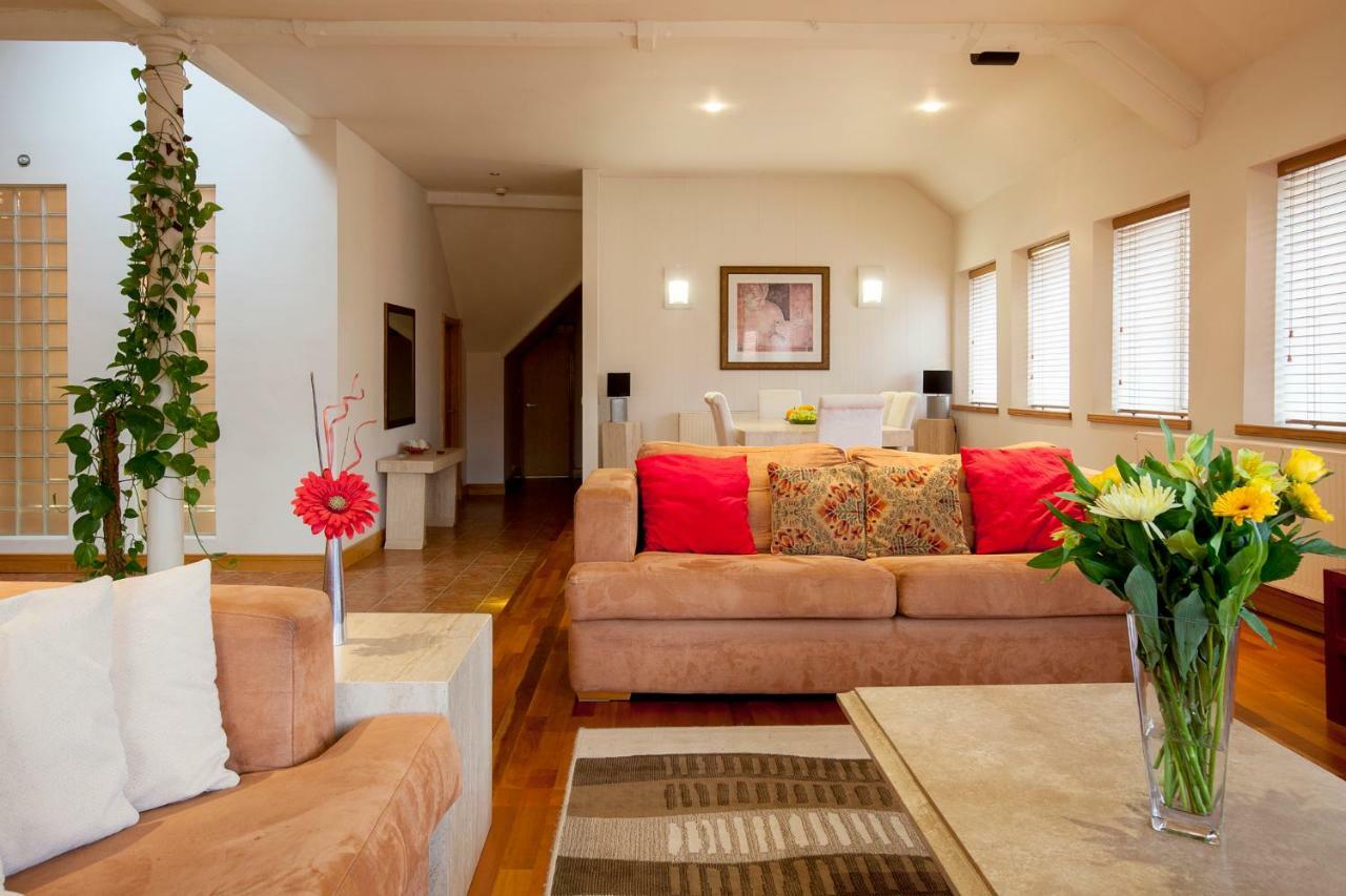 Bright Private - Peaceful Morden Location Lejlighed London