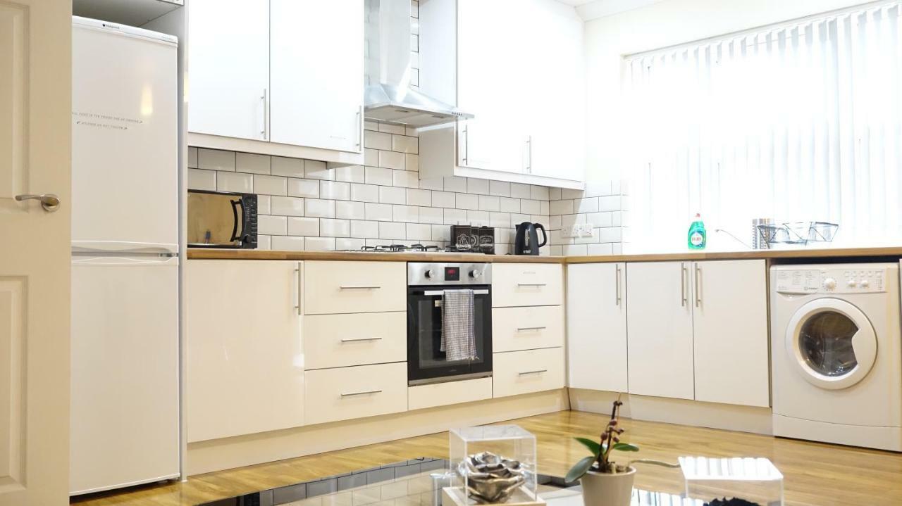 Heathrow Ensuite Rooms- Auto Check In Stanwell